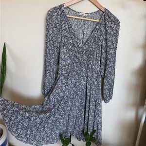 Faherty blue and white floral Long Sleeve Dress small